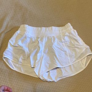Lululemon hot shot shorts white